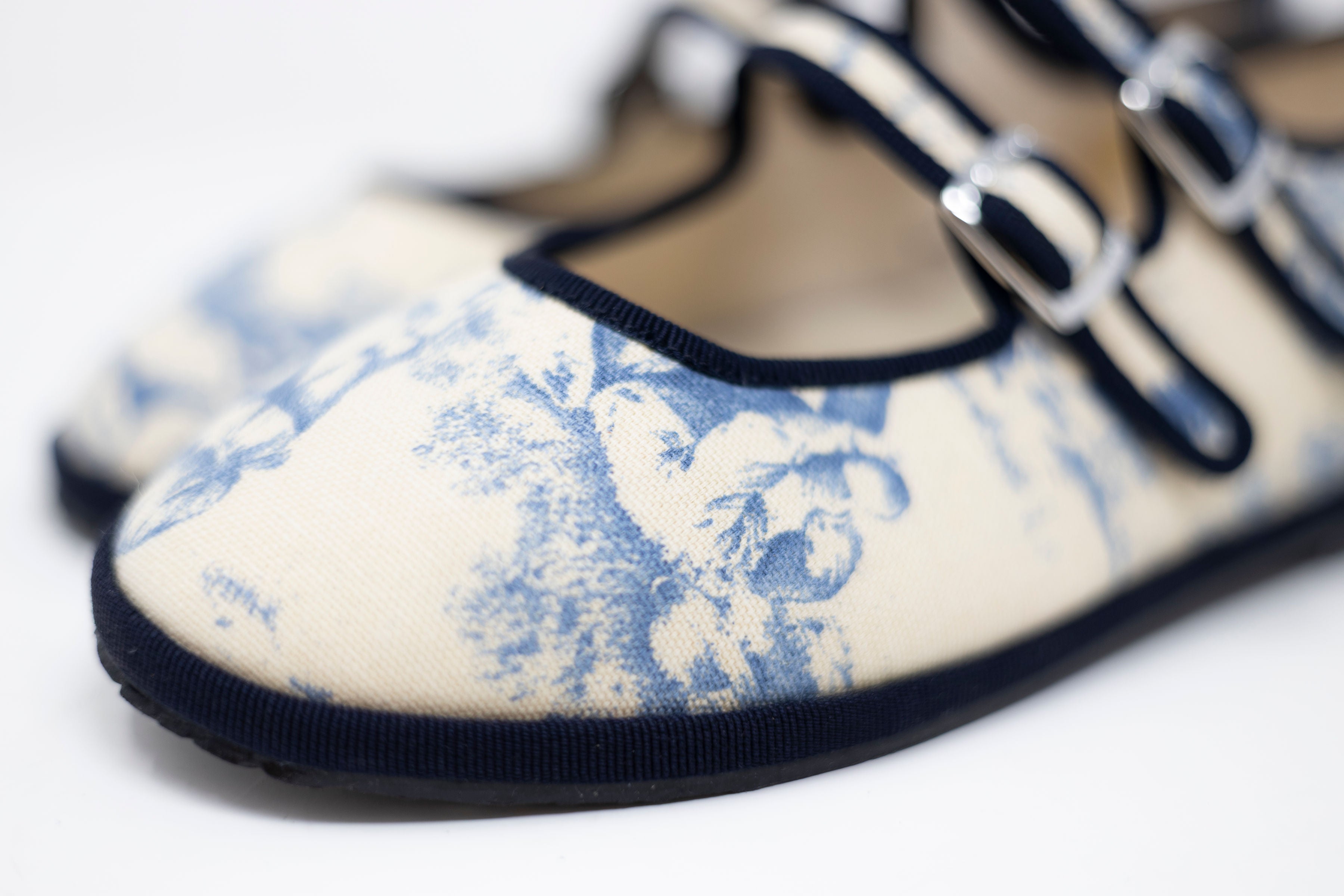 Made in Italy Gondolina Toule de Jouy Matry Jane shoes in blue white cotton, detail